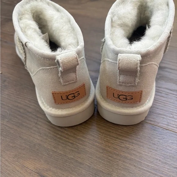 UGG Women's Classic Ultra Mini Boots - Picture 3 of 5